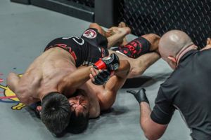 Aoki submits Folayang