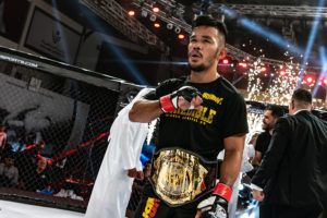 Rolando Dy with the UAE Warriors featherweight belt