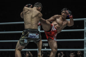 Eduard Folayang kicks Tsogookhuu Amarsanaa