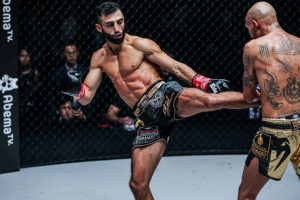 Giorgio Petrosyan kicks Samy Sana