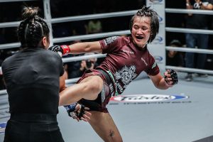 Bozhena Antoniyar kicks Bi Nguyen