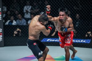 Kevin Belingon punches Bibiano Fernandes 2