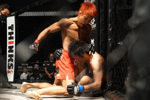 Keisuke Sasu punches Takashi Nakayama 300x200