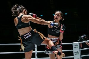 Supergirl JaroonsakMuaythai defeats Milagros Lopez