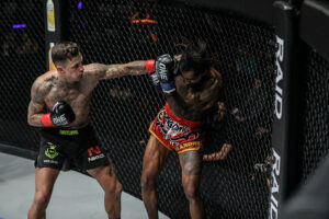 Nieky Holzken punches Cosmo Alexandre