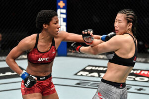 Joselyne Edwards punches Wu Yanan