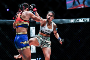 Jackie Buntan punches Wondergirl Fairtex 2