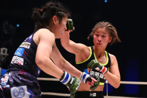 Kanna Asakura punches Ai Shimizu