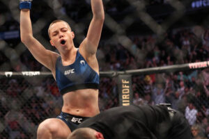 Rose Namajunas knocks out Weili Zhang 300x200