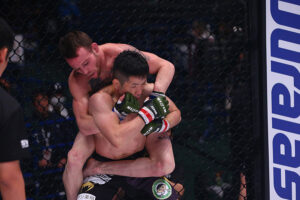 Jarred Brooks chokes Haruo Ochi