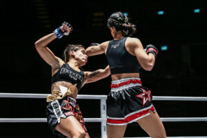 Supergirl JaroonsakMuaythai knocks out Milagros Lopez 2