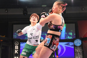 Yoko Higashi punches Reina Miura 2 300x200