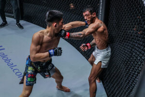 Hiroba Minowa punches Alex Silva