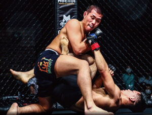 Kazuki Kasai on top of Takuya Nagata 300x227