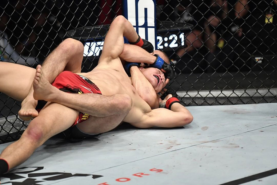 Khamzat Chimaev submits Jingliang Li at UFC 267 