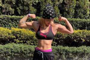 Itsuki Hirata shows off her abs