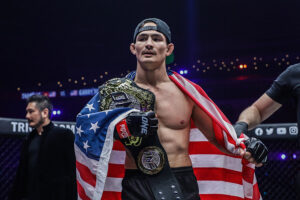 Thanh Le with the ONE Championship featherweight title 